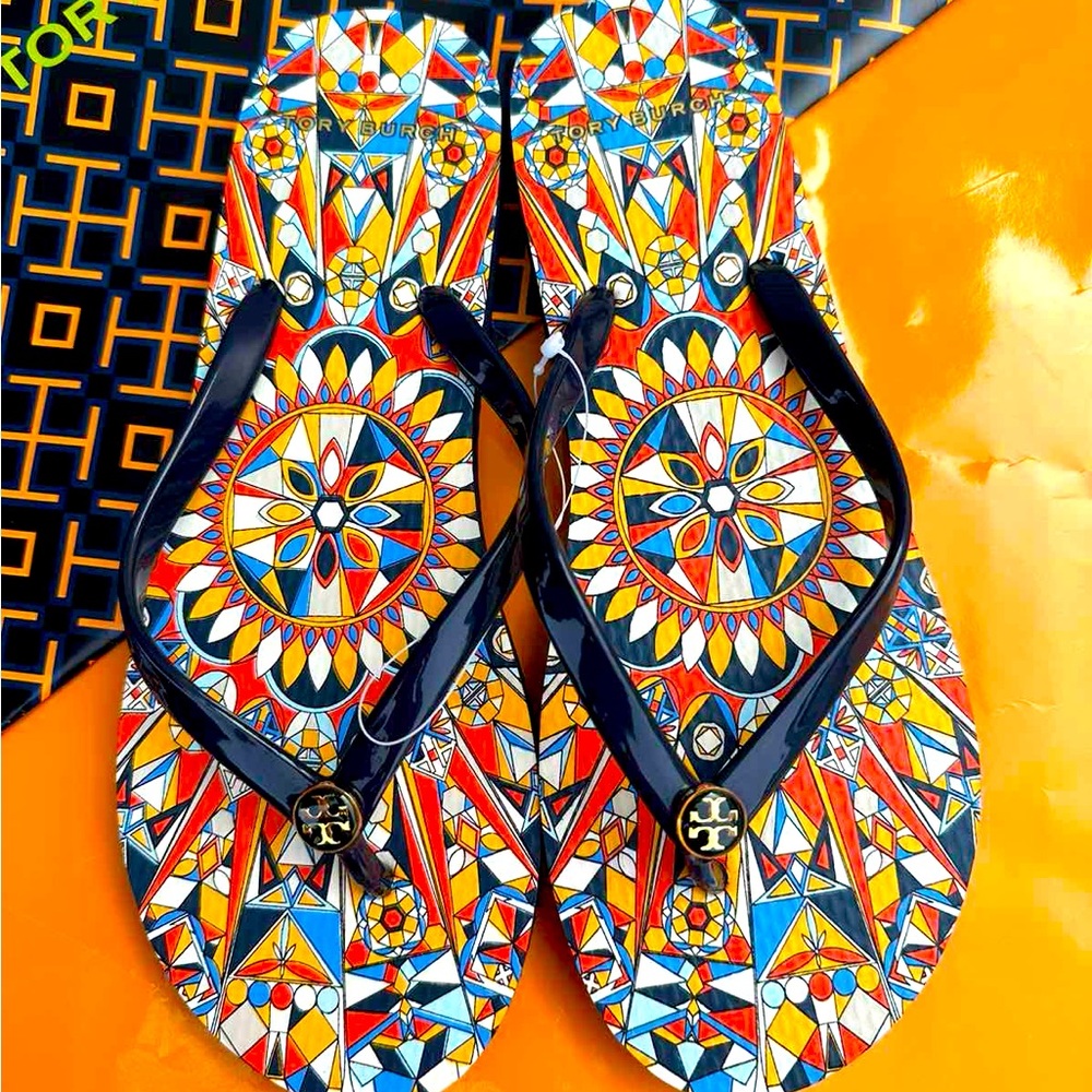 NWT Tory Burch Psychedelic Geo Enamel Logo PVC/EVA Sole Flip Flop Sandal Sz 8